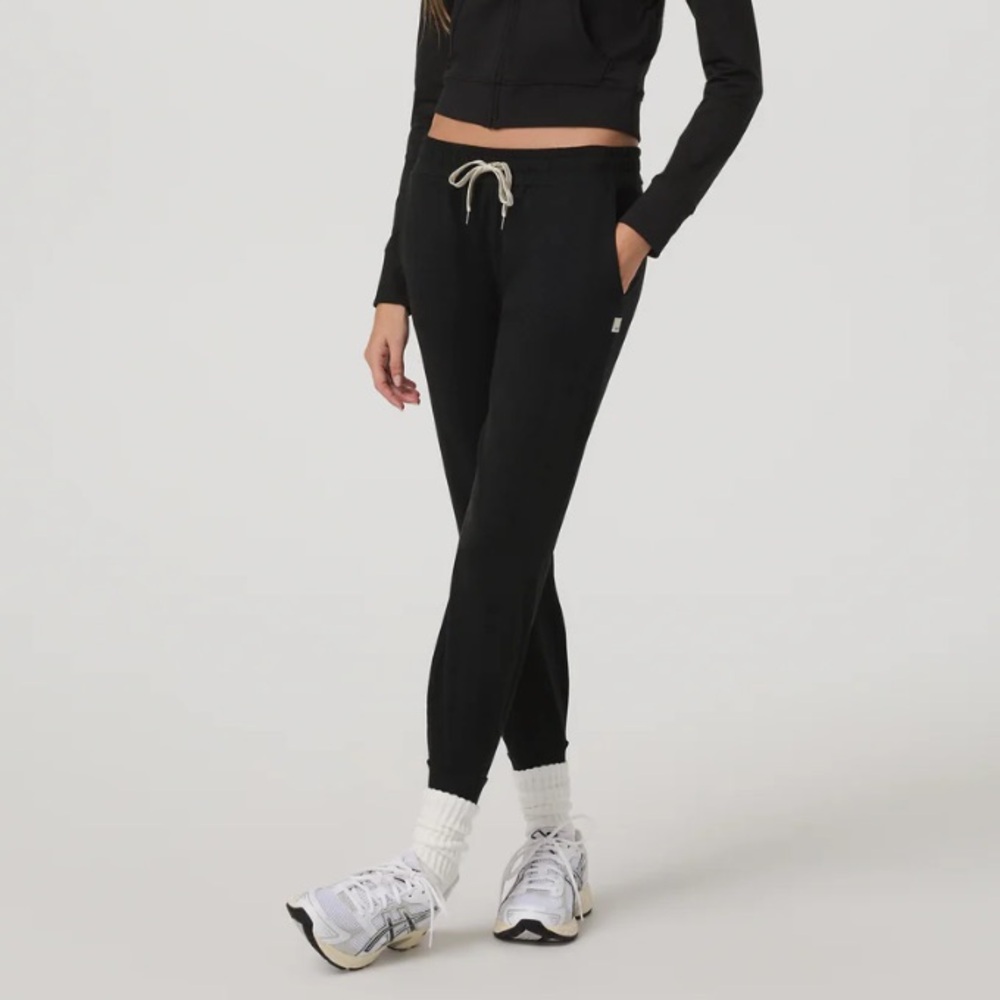 Vuori women’s performance jogger